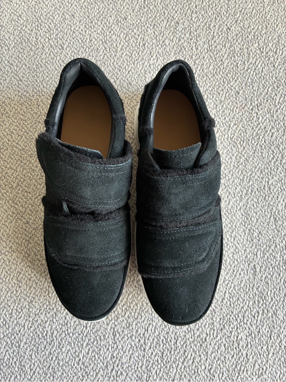UGG Ashby Spill Seam
Platform Sneakers Black Suede
Women's Size 7